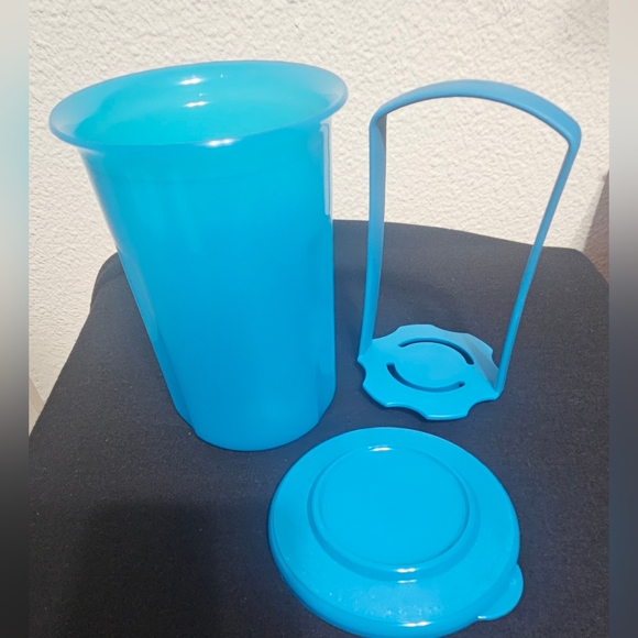 Tupperware Blue Food Storage Container - Picture 2 of 2